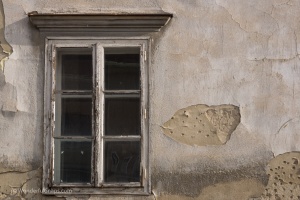Windows 3.0 / Tiled wooden window on an old building